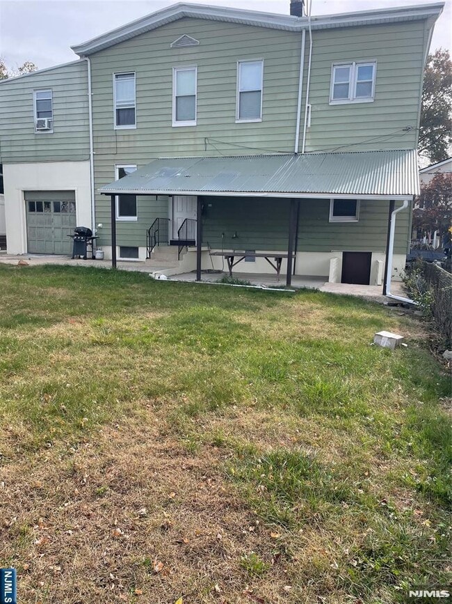 Building Photo - 508 2nd St
