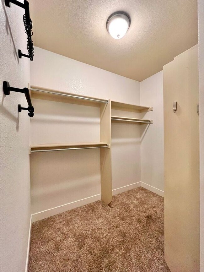 Building Photo - 3 Bedroom / 2.5 Bath Condo with 1 car attached garage in Fossil Lake Subdivision in Fort Collins, CO