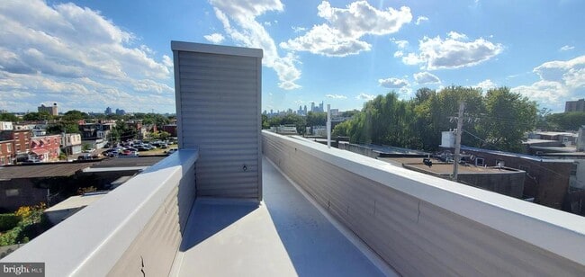 Building Photo - 307 W York St