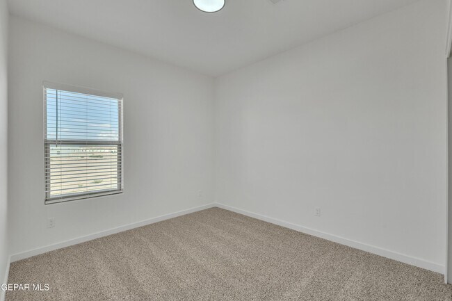 Building Photo - 12716 Middlesbrough Ave