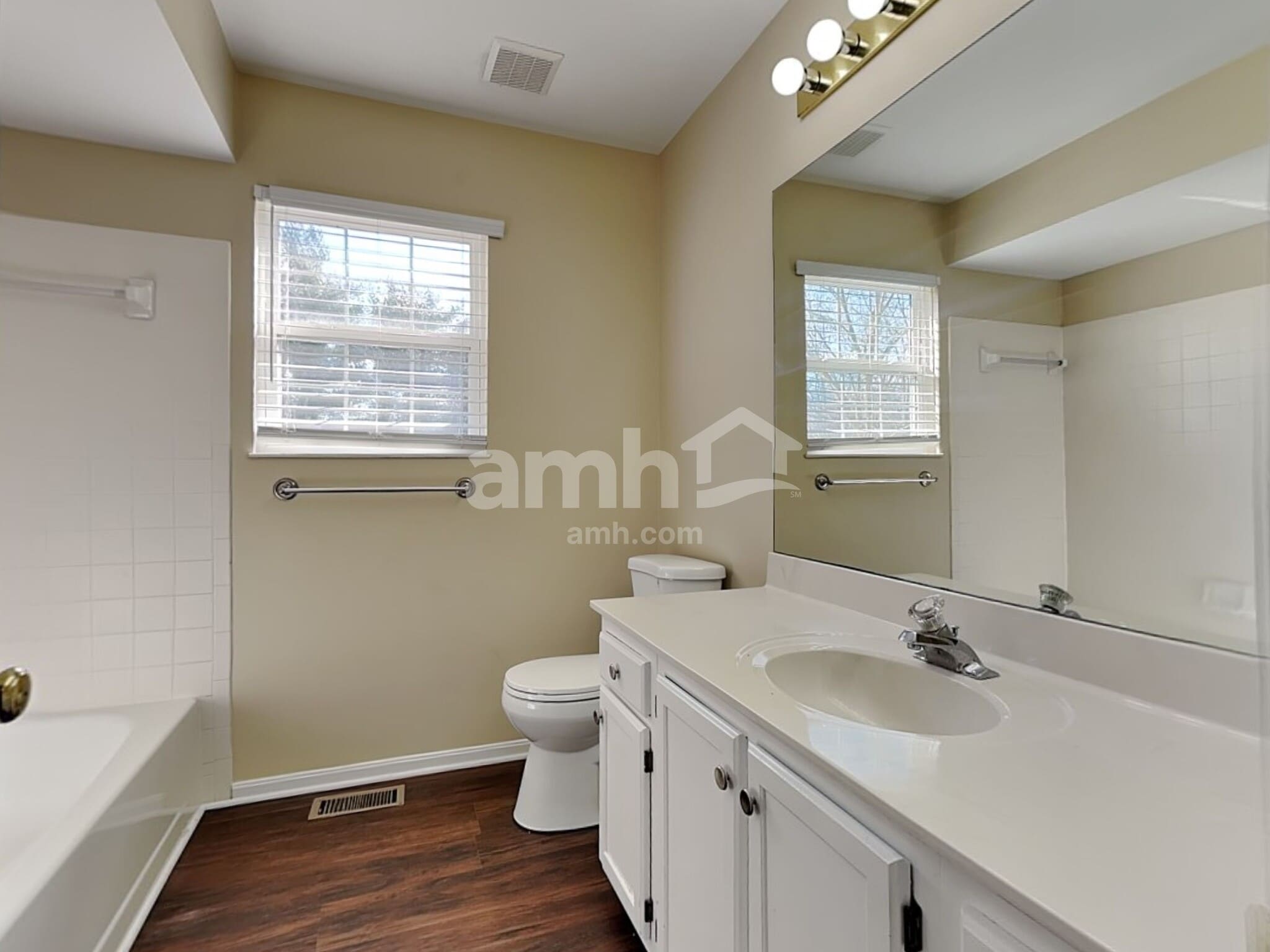 Building Photo - 1813 Bell Tower Cir