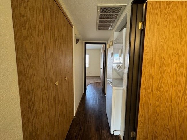 Building Photo - 1 BR 2Ba Condo across Colorado River, pool,spa,gated entry-All Appliances included