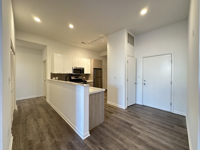 Building Photo - 2550 S Wabash Ave