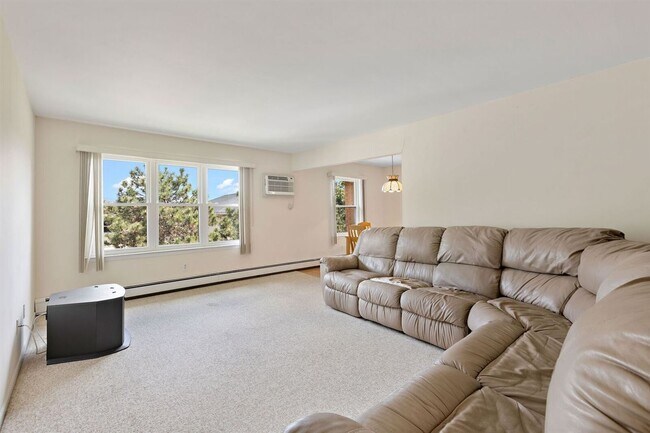 Primary Photo - 132 Riverview Ct