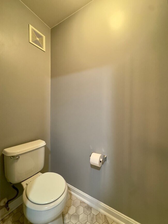 Building Photo - Charming 3BD/2BA/2 Half Bath Townhome with Garage in Havre de Grace, MD!