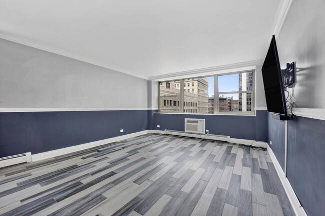 Building Photo - 253 E Delaware Pl