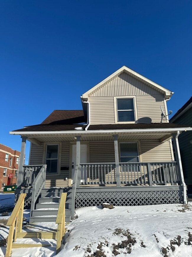 Building Photo - Lease-to-Purchase Fully Updated Home with Garage & Modern Finishes!