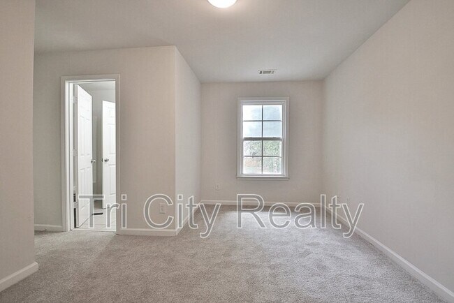 Building Photo - 111 Covington Terrace