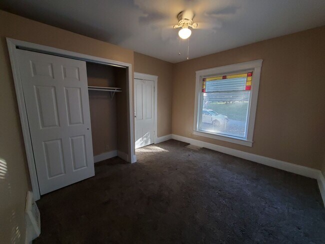 Building Photo - 407 17th Ave