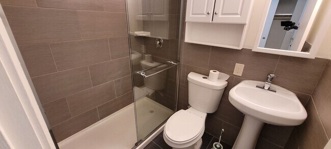 Building Photo - 809 S Circle Dr