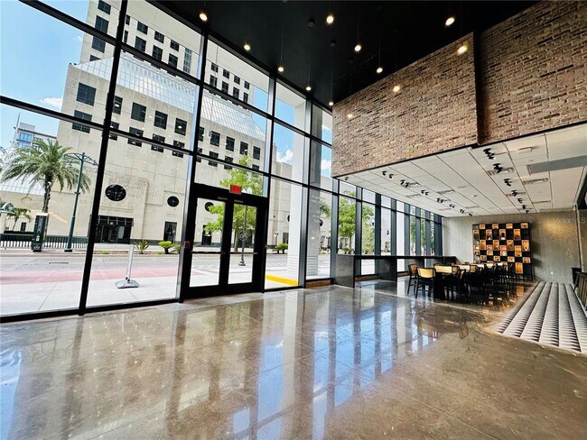 Building Photo - 435 N Orange Ave