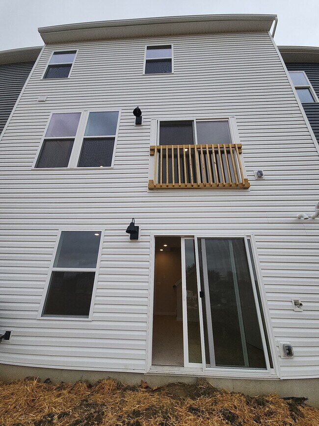 Building Photo - 693 Olivia St