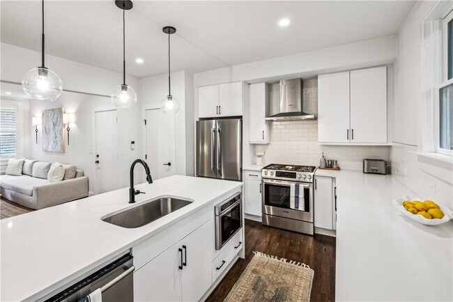 Building Photo - 68 Peachtree Memorial Dr NW