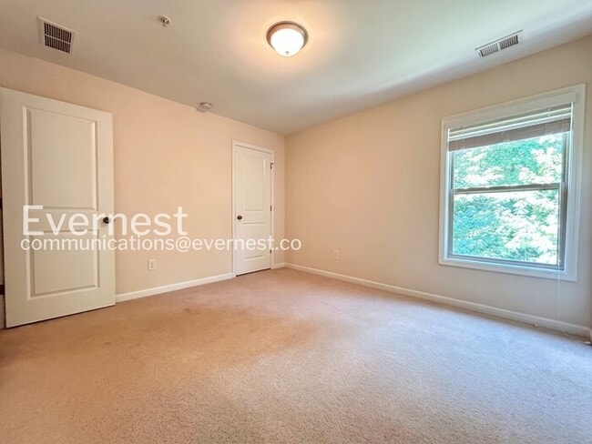 Building Photo - 3 Bed, 2.5 Bath Home with Attached Garage / Available Now!