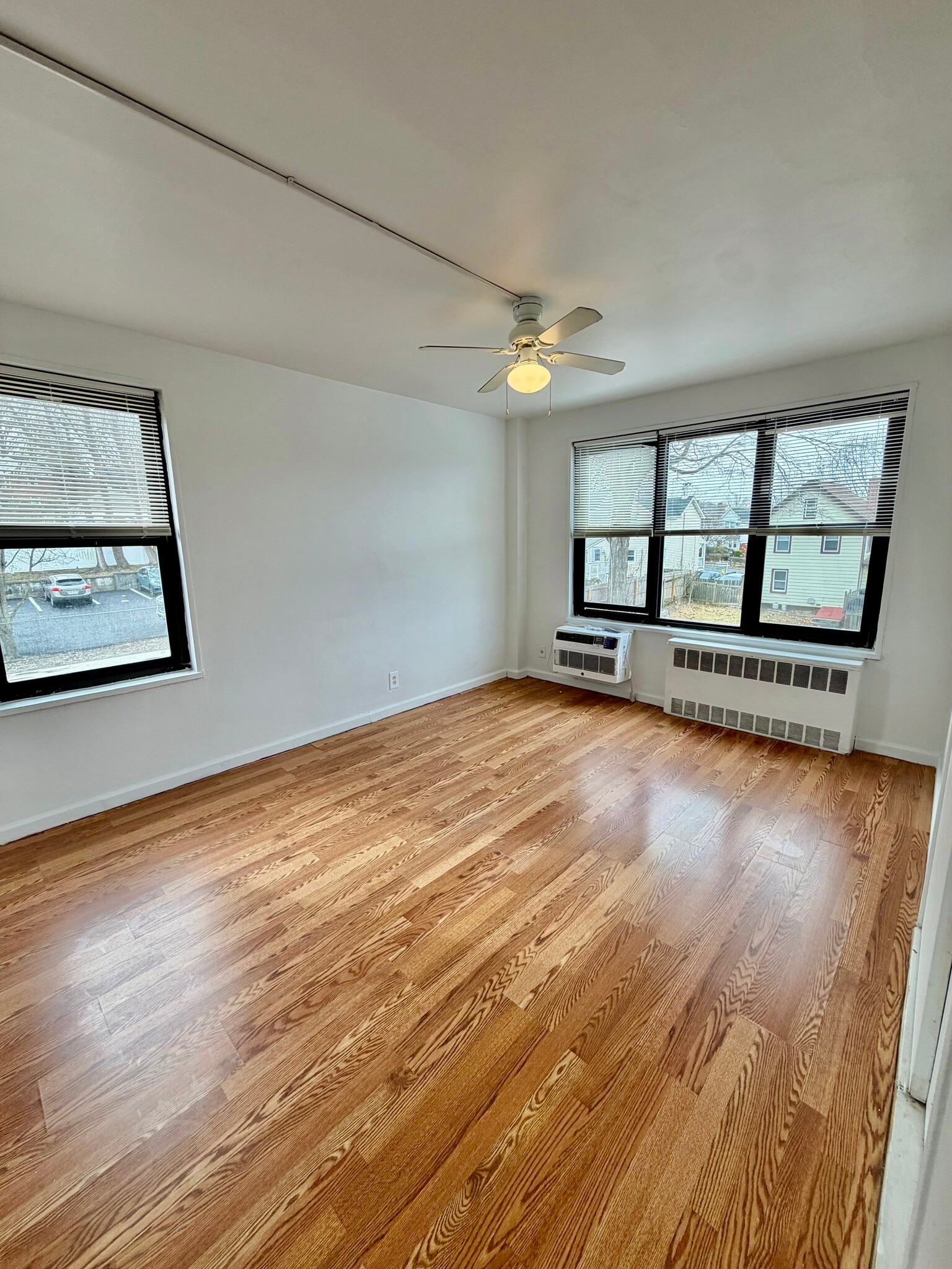 Building Photo - 47 Davis Ave