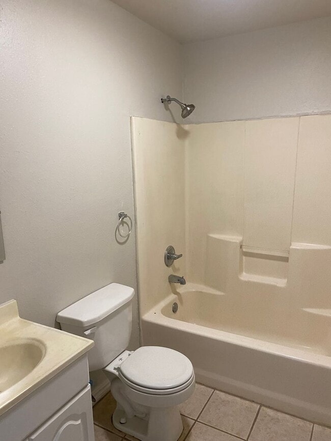 Building Photo - 617 Conway Dr