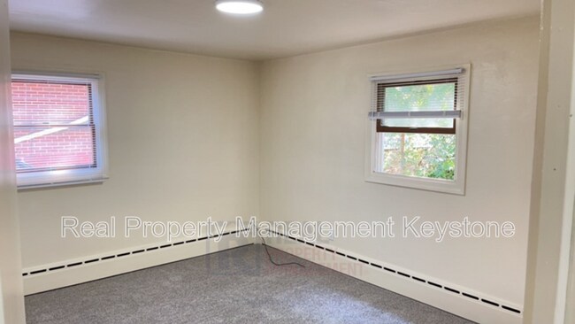 Building Photo - 305 Greenlee Rd