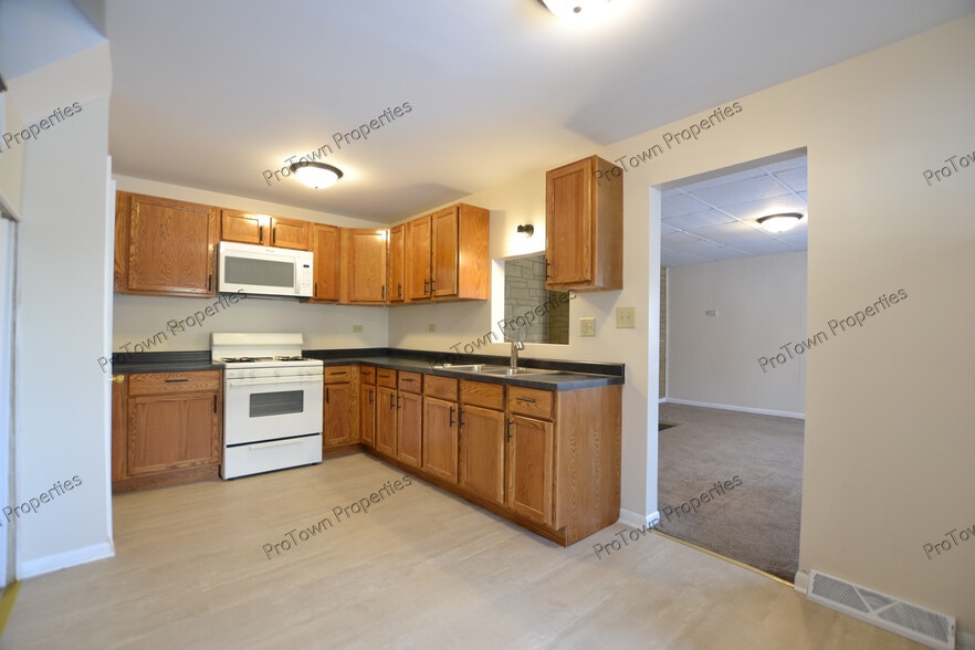 Building Photo - 215 N Broadway St