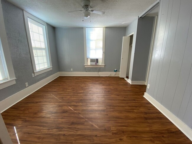 Building Photo - 3114 Avenue M 1/2