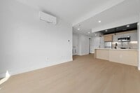 Building Photo - 77-63 Vleigh Pl