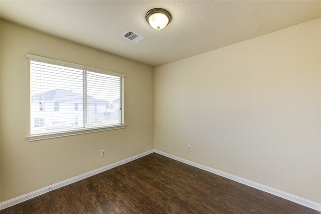 Building Photo - 15531 Kiplands Bend Dr