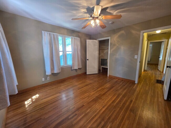 Building Photo - Charming Bungalow in La Loma neighborhood!