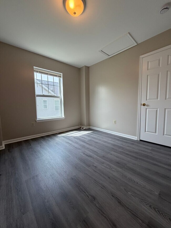 Building Photo - ??? MODERN 3BD & 1.5BATH HOUSE WALKING DISTANCE TO TEMPLE UNIVERSITY!!! ???