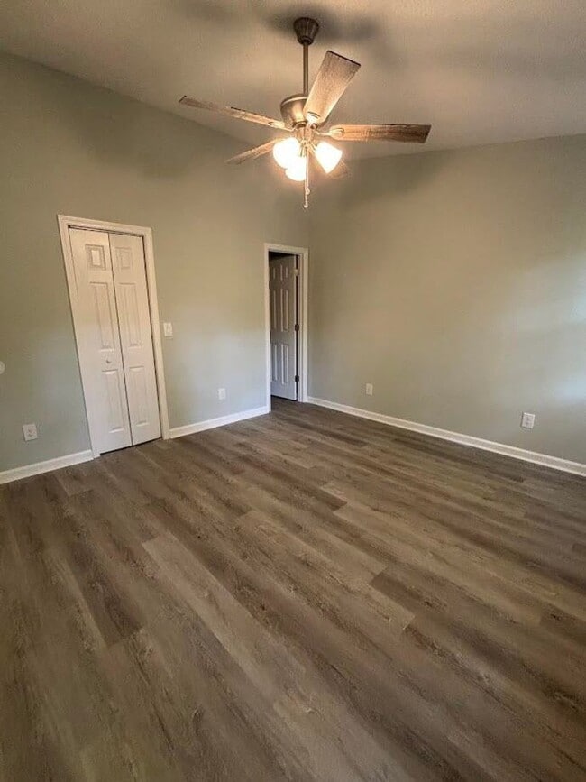 Building Photo - Newly Renovated 3 Bedroom Duplex~