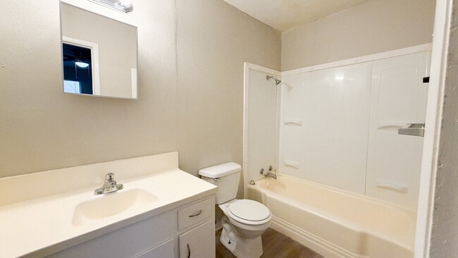 Building Photo - Kentwood Apartments