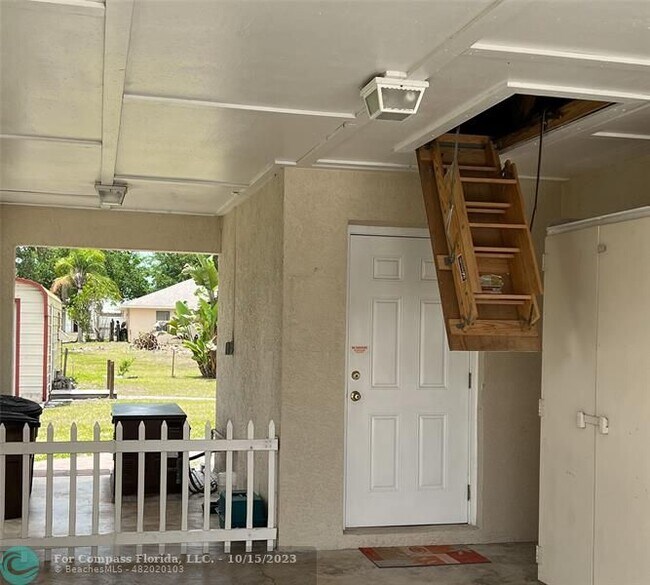 Building Photo - 1051 SW 85th Way