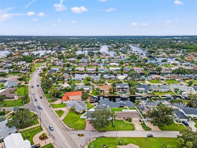 Building Photo - 4000 14th Way NE