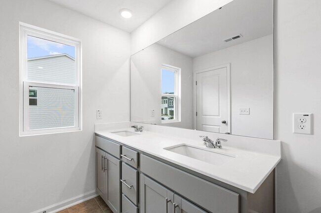 Building Photo - Spacious End-Unit 3-Bedroom Townhome in Pr...