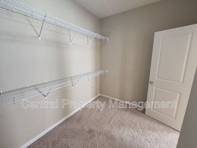 Building Photo - 1 Redwolf Ln