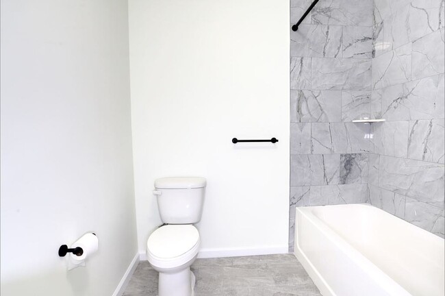 Building Photo - 143 Zabriskie St