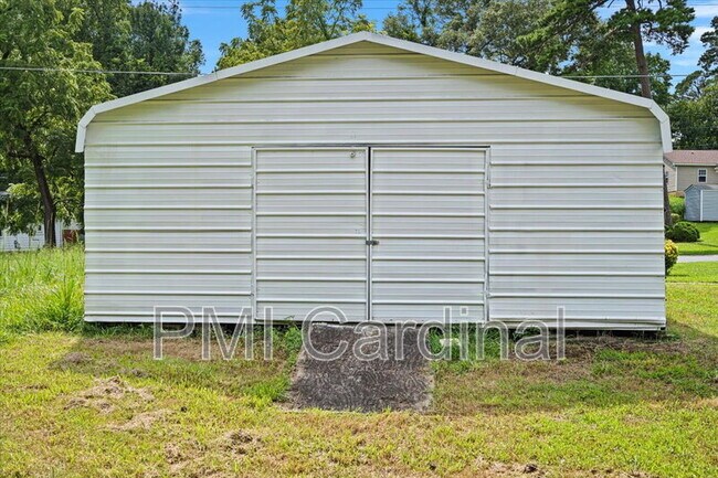Building Photo - 2117 Wilson Ave