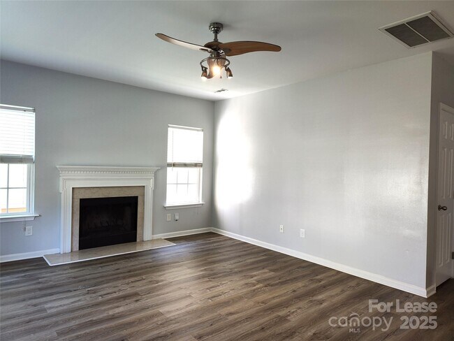 Building Photo - 3627 Pauline Ln