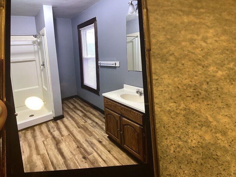 Building Photo - 356 E Court St