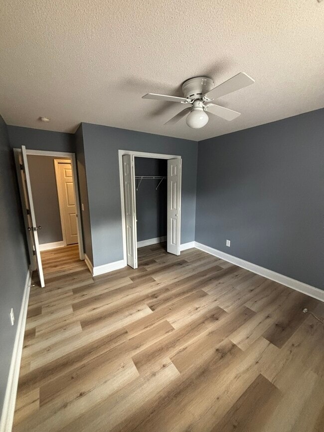 Building Photo - 864 Burnside Dr