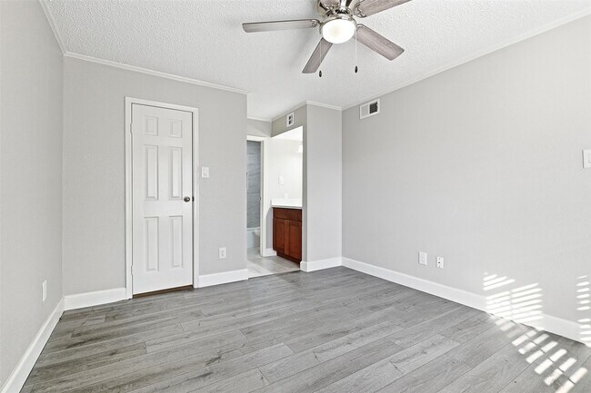 Building Photo - 2750 Holly Hall St