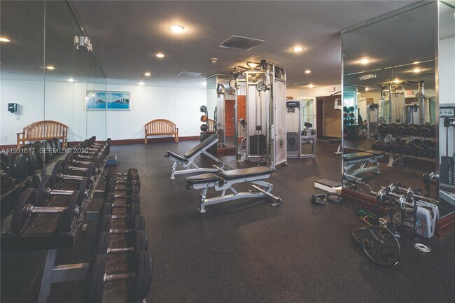 Building Photo - 1111 Brickell Bay Dr