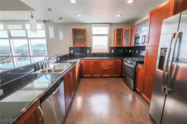 Building Photo - 150 S Las Vegas Blvd