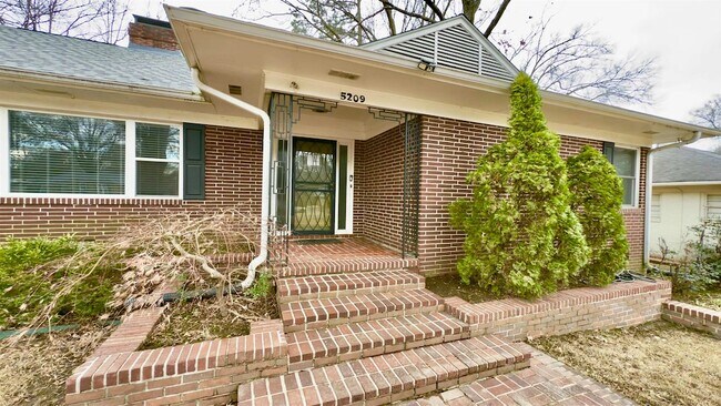 Building Photo - 5209 Walnut Grove Rd