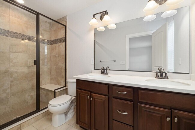 Building Photo - Outstanding Townhome W/ Large 3 Bed- 2.5 B...