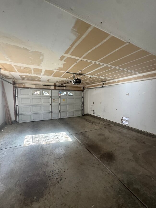 Building Photo - Beautiful 3-Bedroom Home in Gated Woodbridge Community!