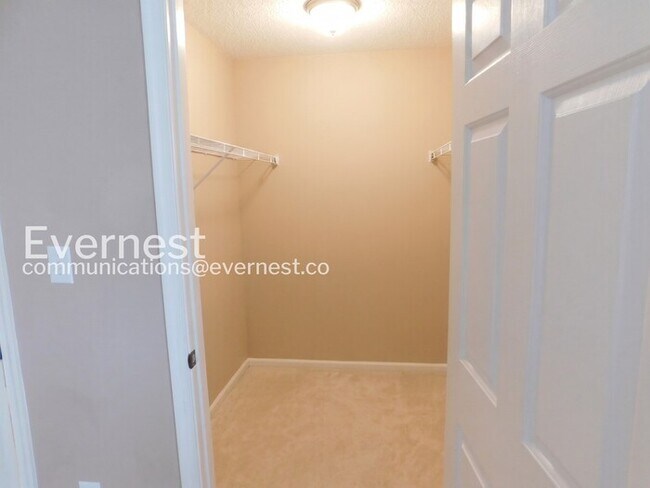 Building Photo - 702 Westgate Cir