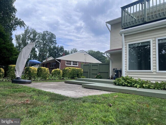 Building Photo - 5350 Ravensworth Rd