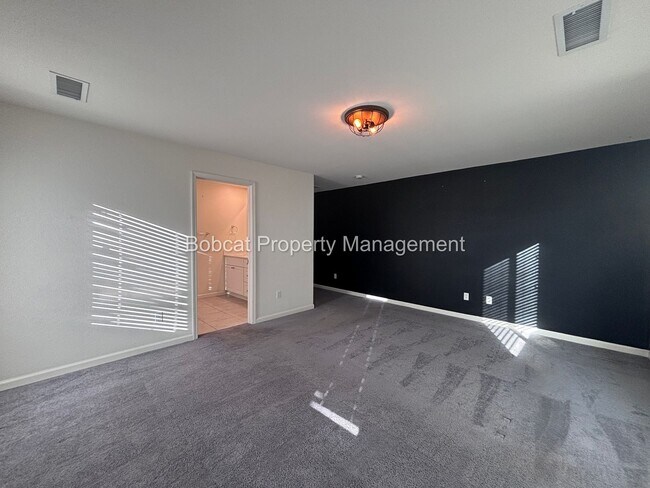 Building Photo - Large Home in Dayton with Mother In Law Quarters