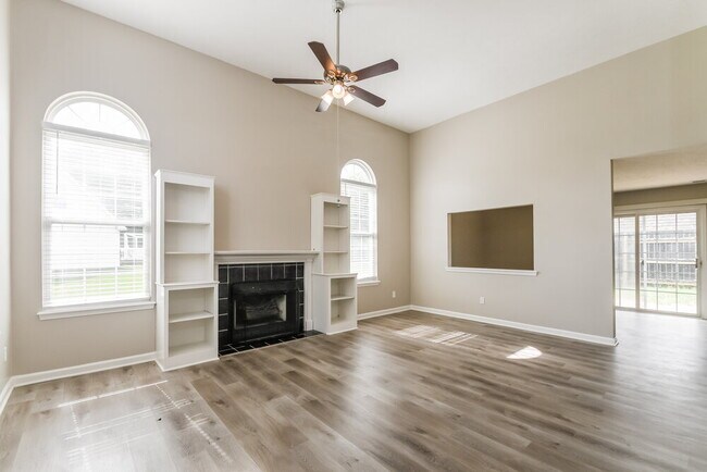 Building Photo - 17124 Rushmore Dr