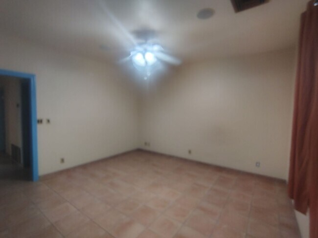 Building Photo - 9031 S Lonesome Ln