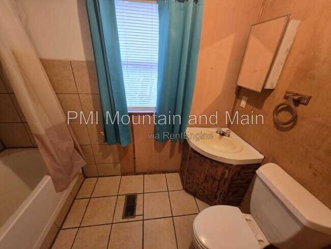 Building Photo - 5 Misty Mountain Way